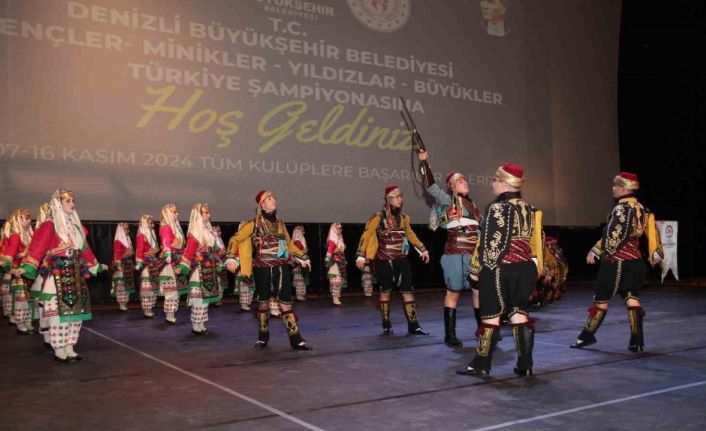 Ayna Folklor ekibi Denizli’de Türkiye 3.sü oldu