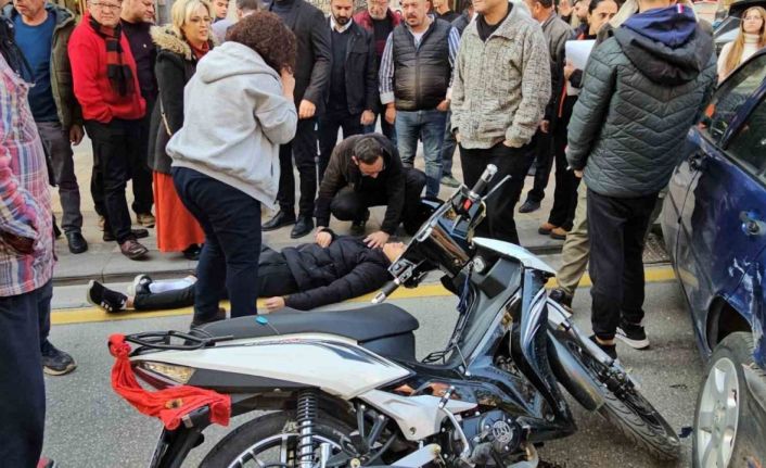 Aynı yöne giden motosiklet ve otomobil çarpıştı: 1 yaralı