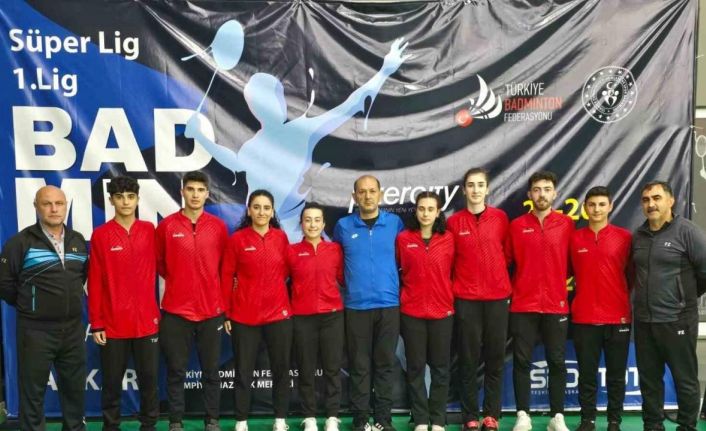 Badminton Süper Liginde Erzincan takımları zirvede