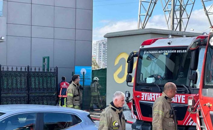 Bahçelievler’de okulun dış cephesi alev alev yandı