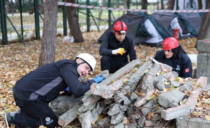 Bakırköy’de ’Afete Hazırlık Günü’nde tatbikat gerçekleştirildi