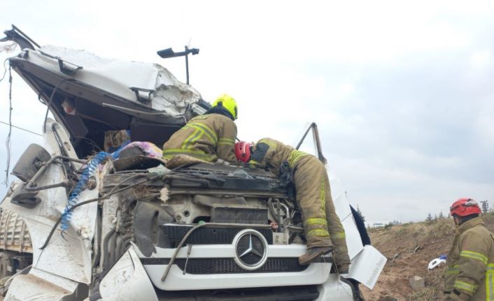 Bandırma’da trafik kazası: Sürücü sıkıştığı yerden kurtarıldı