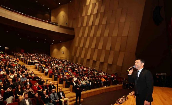 Başkan Çavuşoğlu; “Tüm dünyanın imrenerek baktığı bir lidere sahibiz”