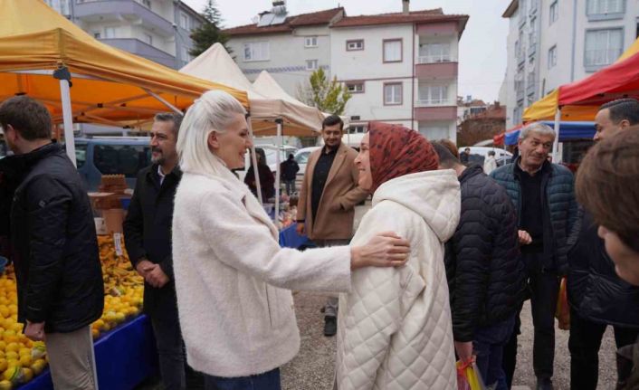 Başkan Subaşı’ya pazarda yoğun ilgi