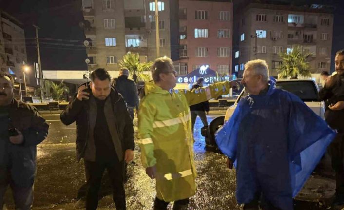 Başkan Tetik, yağmurdan etkilenen mahallelerde incelemelerde bulundu