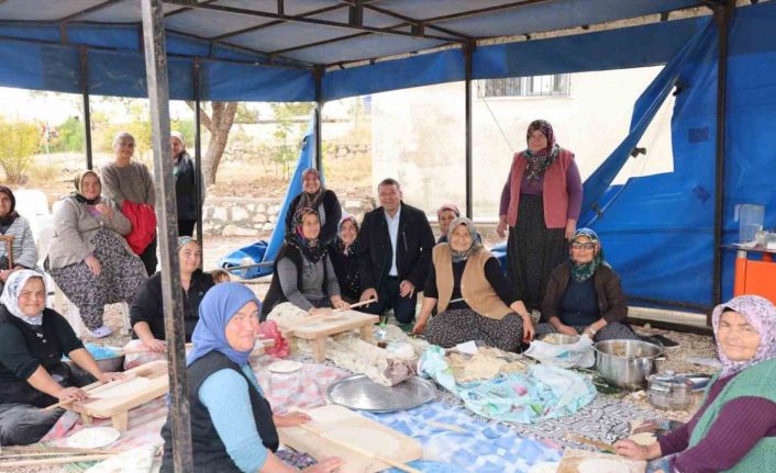 Başkan Turgut halkın sorunlarını yerinde tespit ediyor