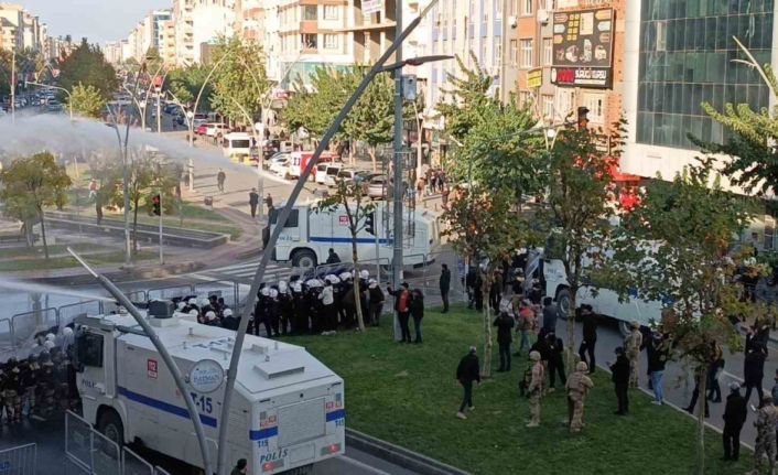 Batman Valiliği: "6 polis yaralandı, 67 gösterici gözaltına alındı"