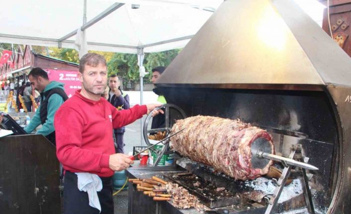 Batman’da gastronomi festivalinde Erzurum çağ kebabına yoğun ilgi