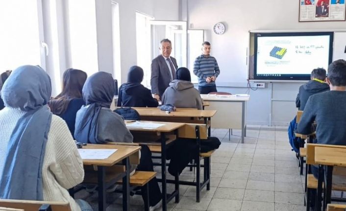 Bayburt Milli Eğitim Müdürü Güney, YKS hazırlık kamplarını ziyaret etti