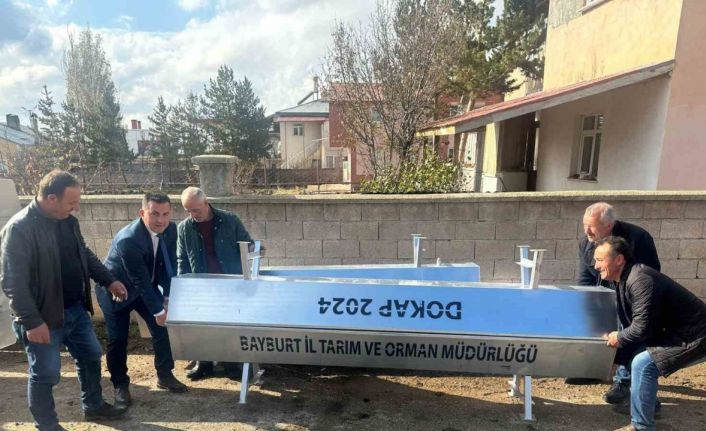 Bayburt’un Aydıntepe ilçesinde çiftçilere sıvat dağıtıldı