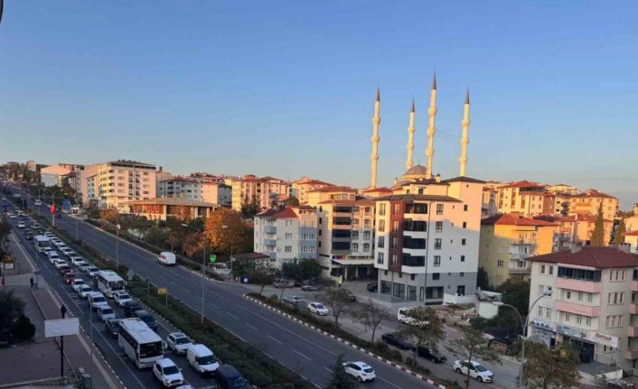 Bilecik araç trafiğinden yaşanmaz bir şehir haline geldi