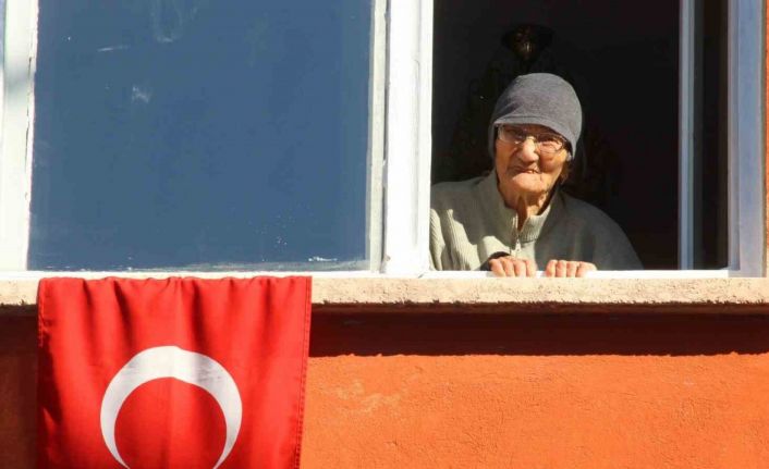 Bir asırlık Fatma nine: “ Yeniden doğsam aynı hayatı yaşamak isterdim”