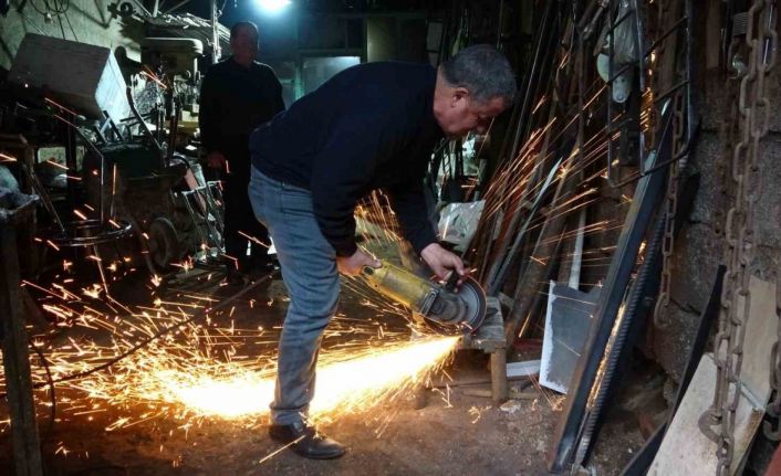 Bir nesilden diğerine aktarılamayan ’demircilik mesleği’ yok oluyor