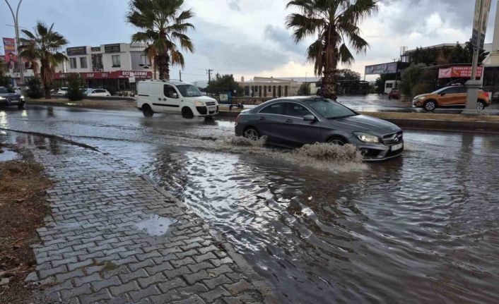 Bodrum’da sağanak yağış etkili oldu