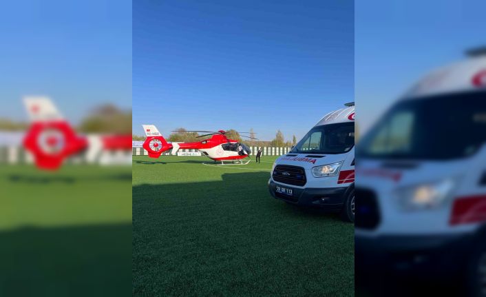 Boğazına fındık kaçan çocuk ambulans helikopterle Trabzon’a sevk edildi