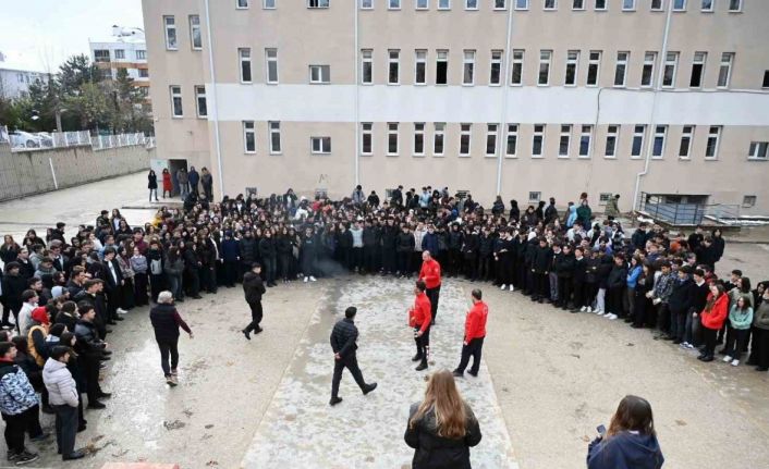 Bozüyük’te Kumral Abdal Anadolu Lisesi öğrencilerine yangın eğitimi