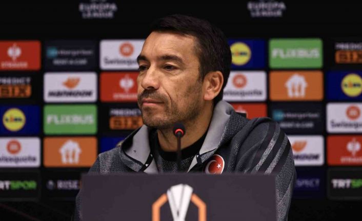 Bronckhorst: "Galip gelmek için buradayız"