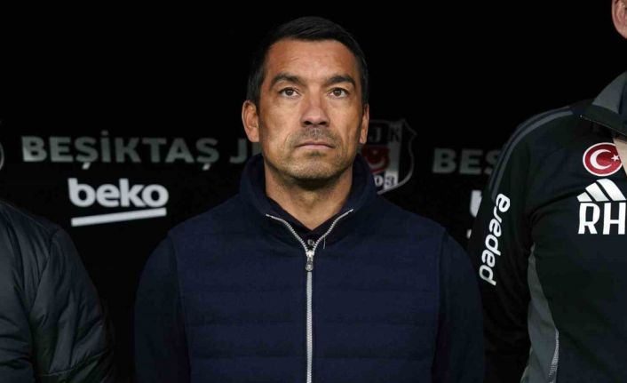 Bronckhorst’tan kadroda 3 değişiklik