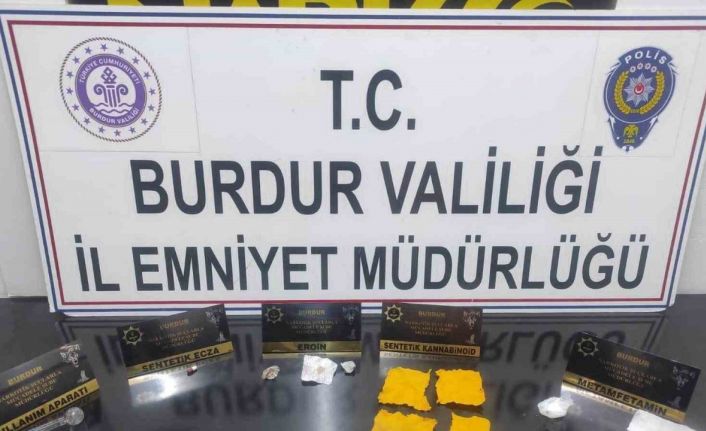 Burdur’da araçta ele geçirilen uyuşturucuya 2 tutuklama