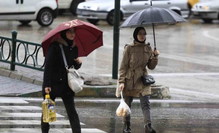 Bursa aylık ortalama yağışın yarısını bir günde aldı