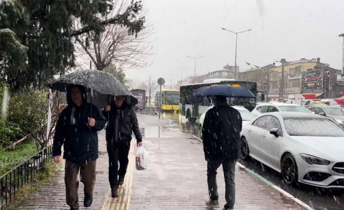 Bursa’da kent merkezi beyaza büründü