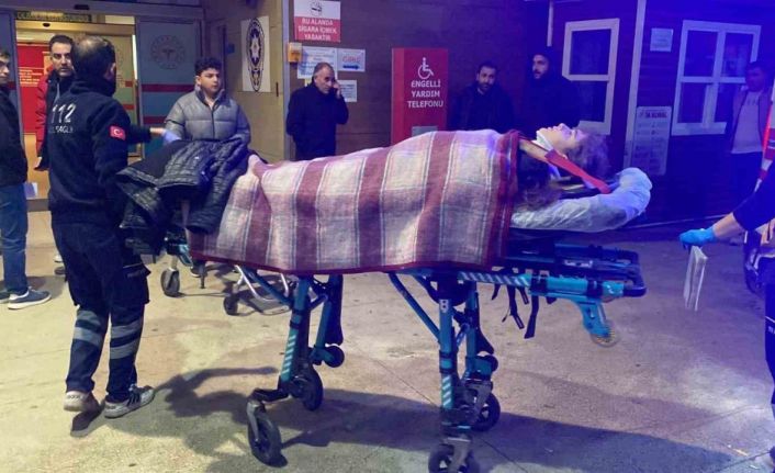 Bursa’da tır ile otomobil kafa kafaya çarpıştı: 6 yaralı