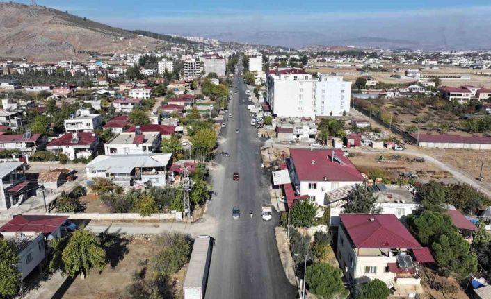 Büyükşehir belediyesinden Türkoğlu’nda yol yatırımları