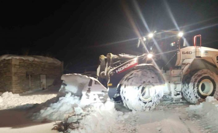 Büyükşehir; kırsalda 257 mahalle yolunu daha ulaşıma açtı