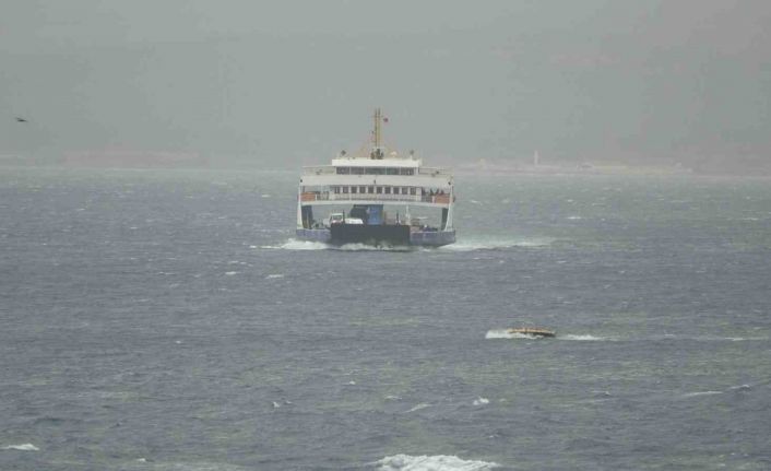 Çanakkale-Eceabat seferleri lodos fırtınası nedeniyle iptal edildi