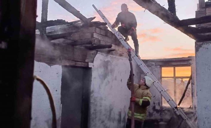 Çan’da köy konağından çıkan yangın korkuttu