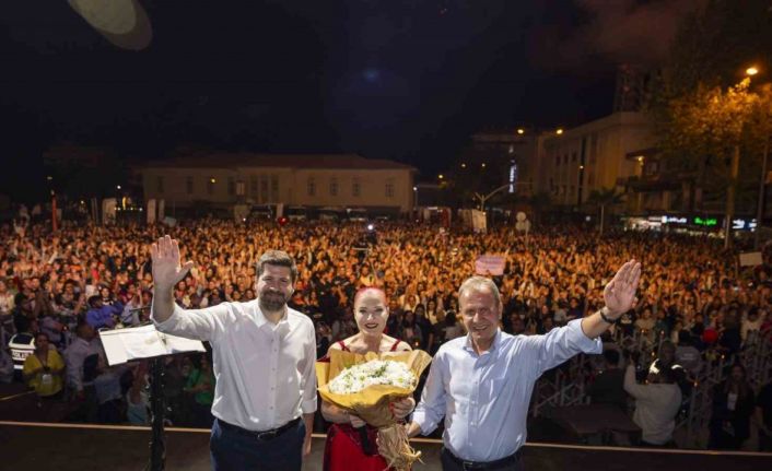 Candan Erçetin, Uluslararası Tarsus Festivalinde sahne aldı