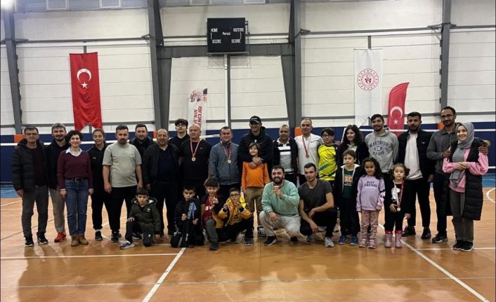 Çaycuma’da Badminton turnuvası düzenlendi