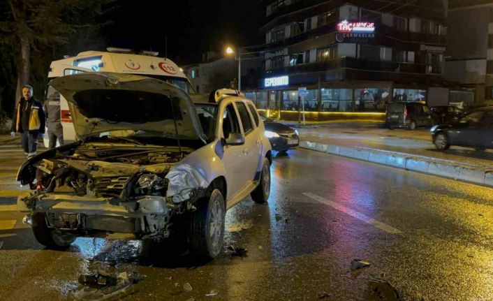 Cipin çarptığı minibüs karşı şeride savruldu: 1 yaralı