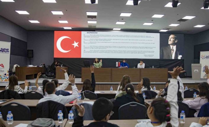 Çocuk Meclisi’nde ’kadına şiddet ve akran zorbalığına’ dikkat çekildi