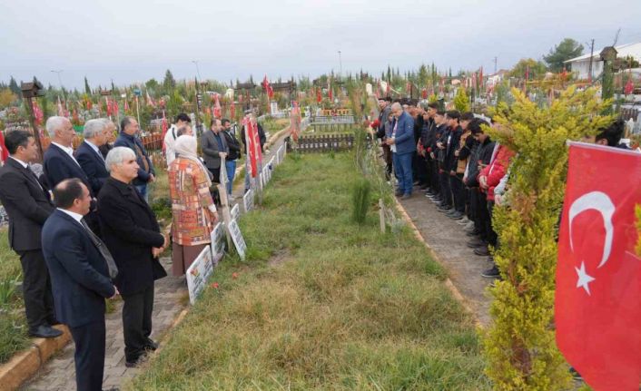 Depremde hayatını kaybeden öğretmenler için dua edildi