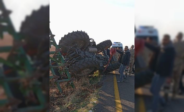 Devrilen traktör altında kalan sürücü hayatını kaybetti