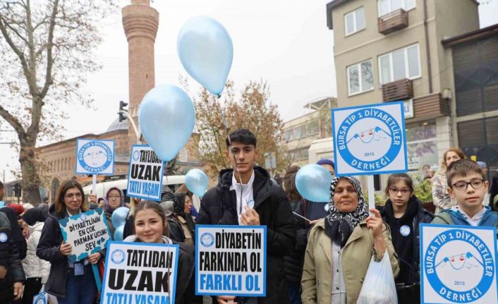 Diyabete dikkat çekmek için mavi balonlar gökyüzüne bırakıldı