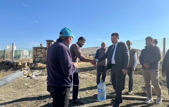 Diyadin’de köy yolları yeni görünüme kavuşuyor