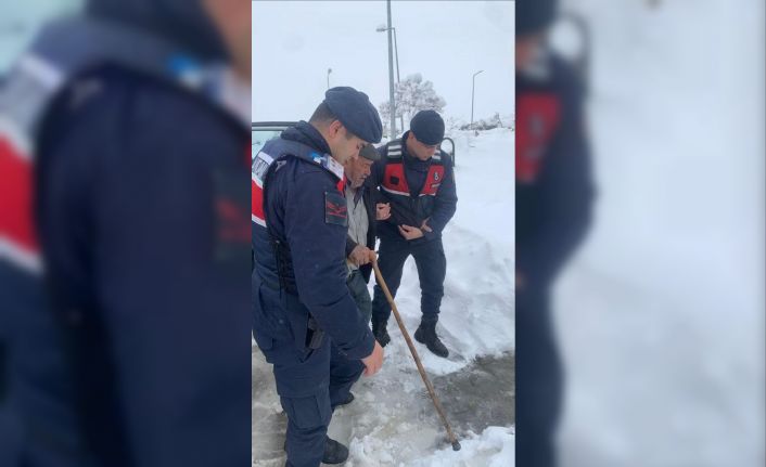 Diyaliz hastasının imdadına jandarma yetişti