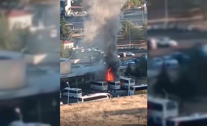 Diyarbakır Otogarı’nda park halindeki otobüs alevlere teslim oldu