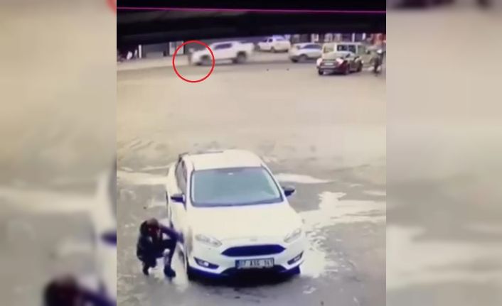 Diyarbakır’da 2 kişinin yaralandığı kaza güvenlik kamerasına yansıdı