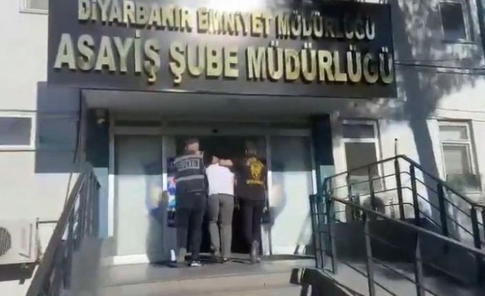 Diyarbakır’da borcu olan şahsın akrabalarının iş yerini kurşunladılar