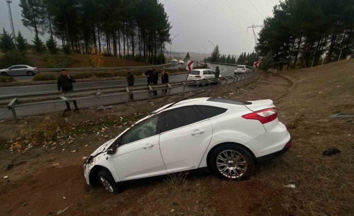 Diyarbakır’da hasta ziyaretine giden arkadaşlar kaza yaptı: 3