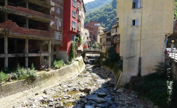 Doğu Karadeniz’de dere yataklarındaki yapılaşma tehlike oluşturuyor