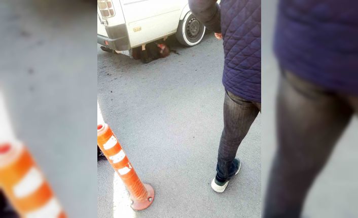 Dolmuş şoförü aracından inen yolcuları ezdi