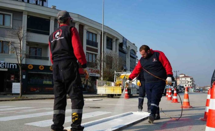 Düzce’de yaya çizgileri yenilendi