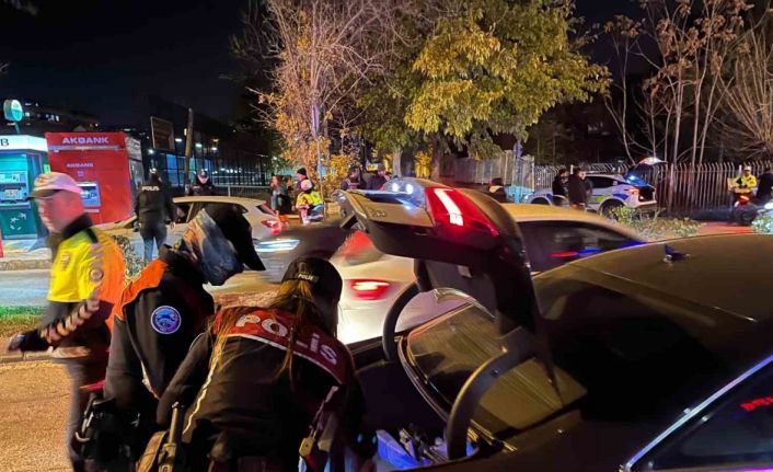 Edirne polisinden ’Şok’ uygulama: Araçlar didik didik arandı