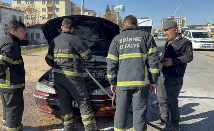 Edirne’de alev alan otomobilini gözyaşlarıyla izlediler