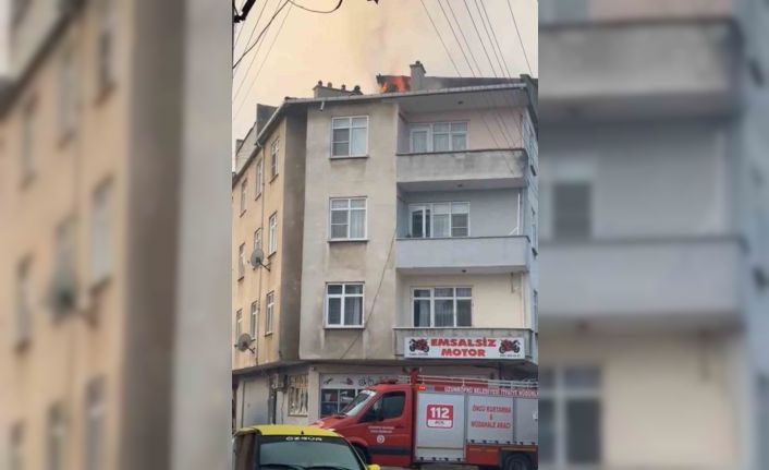 Edirne’de çatı yangını paniğe neden oldu