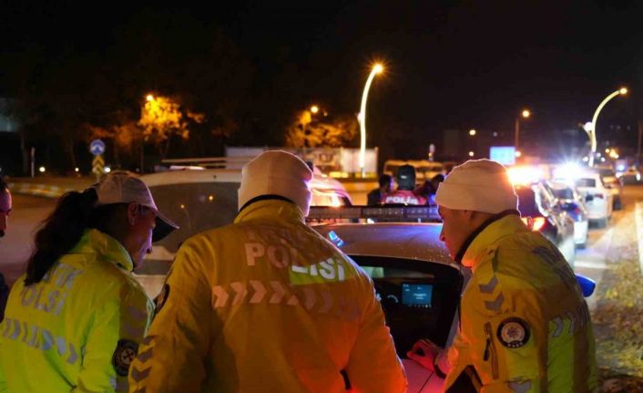 Edirne’de trafik polisleri 17 ekiple uygulama yaptı